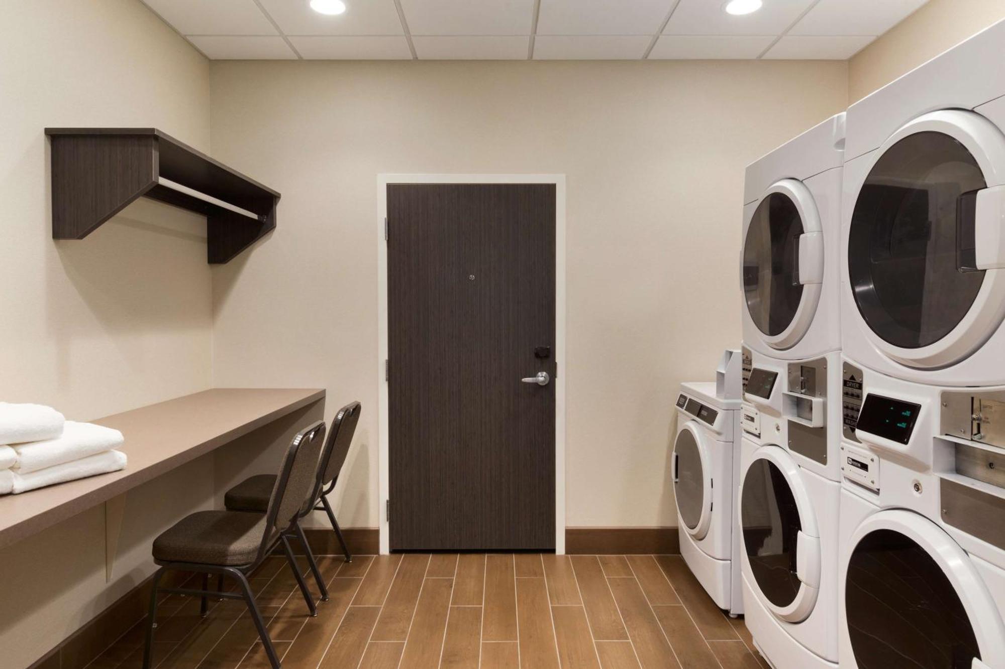 Home2 Suites By Hilton Glendale Westgate Extérieur photo